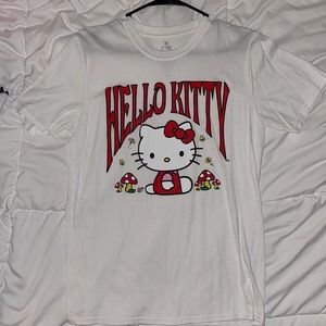Hello Kitty Graphic Tee size M